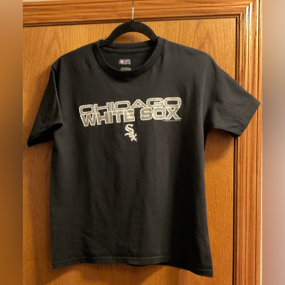 Kid’s Chicago White Sox Baseball MLB Graphic Black Short Sleeve T-Shirt.